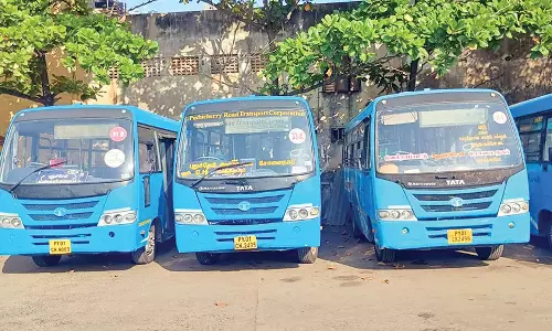 புதுவையில் வேலை நிறுத்தம் போராட்டம்- பொது சேவைகள் பாதிப்பு