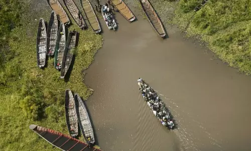 நைல் நதியில் பயணிகள் படகு கவிழ்ந்து விபத்து - 15 பேர் உயிரிழப்பு