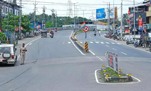 தொழிற்சங்கங்கள் வேலைநிறுத்த போராட்டம்: கேரளாவில் பஸ்கள் ஓடாததால் பொது போக்குவரத்து கடும் பாதிப்பு