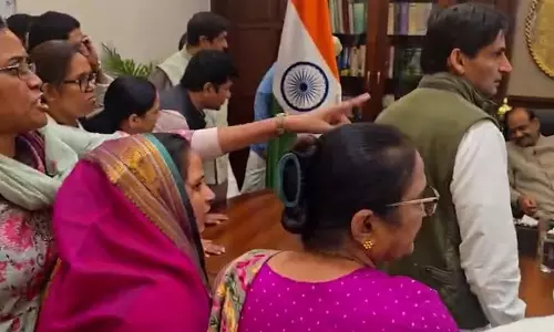 சபாநாயகர் அறைக்குள் புகுந்து மிரட்டல் விடுத்த காங்கிரஸ் எம்.பி.க்கள்? - கிரண் ரிஜிஜூ புது வீடியோ