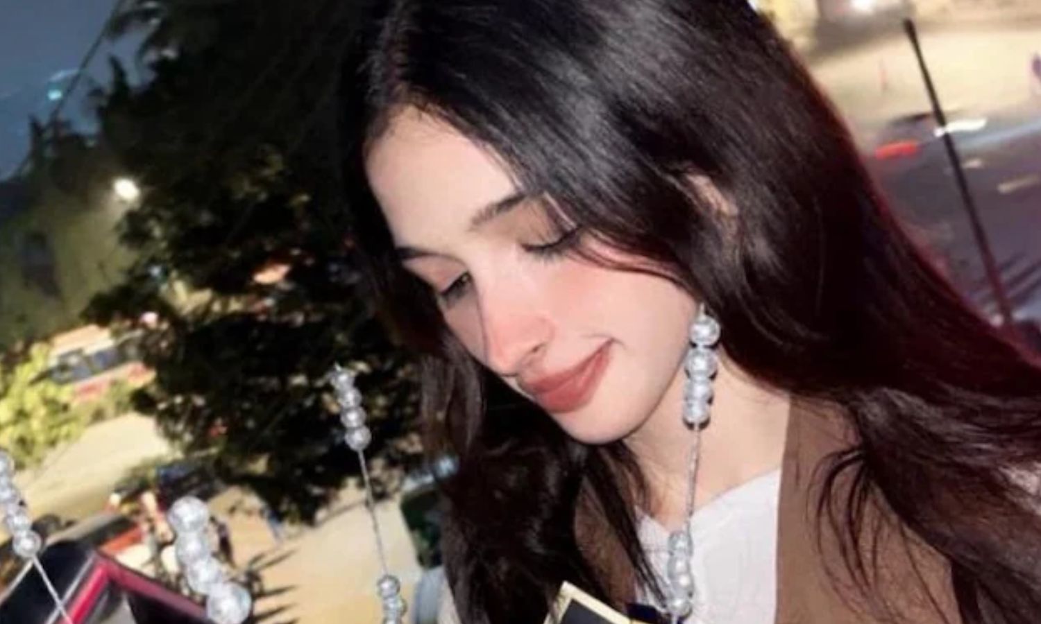 காதலனை காதலித்த பெண்ணை சுட்டுக்கொன்ற காதலி - மும்பையை உலுக்கிய முக்கோண காதல்