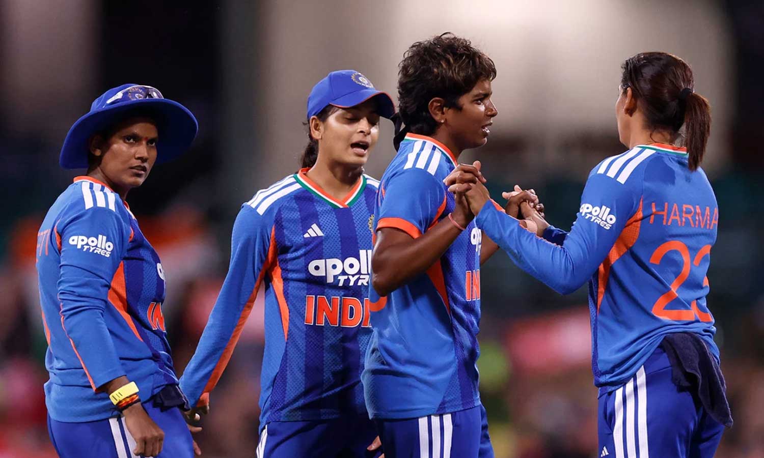 டி20 தொடர்: முதல் போட்டியில் ஆஸ்திரேலியா மகளிர் அணியை எளிதாக வீழ்த்தியது இந்தியா..!