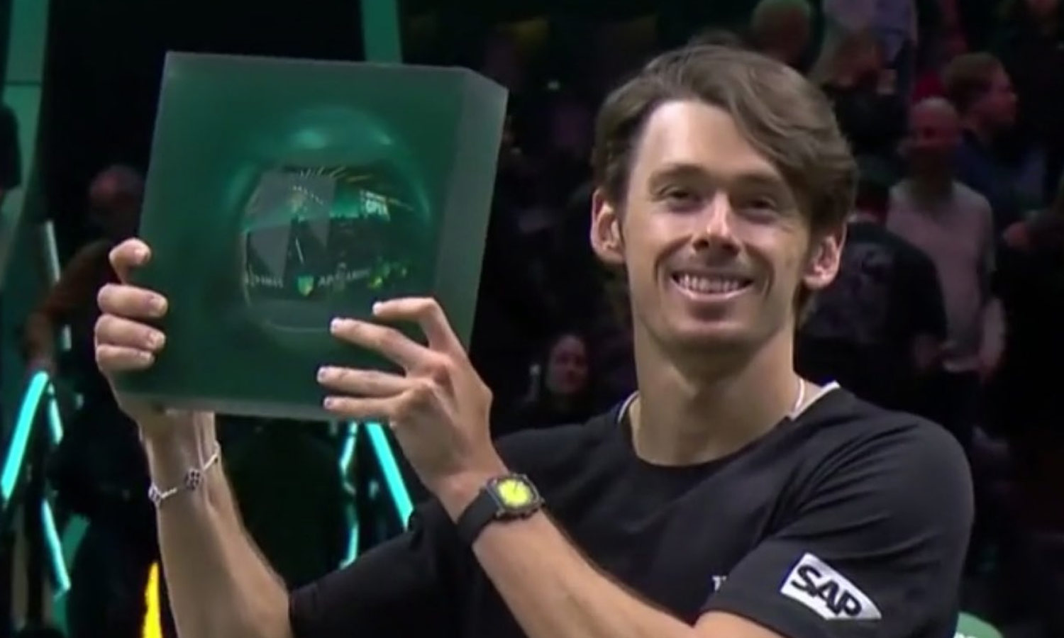 ரோட்டர்டாம் ஓபன் டென்னிஸ்: சாம்பியன் பட்டம் வென்றார் அலெக்ஸ் டி மினார்