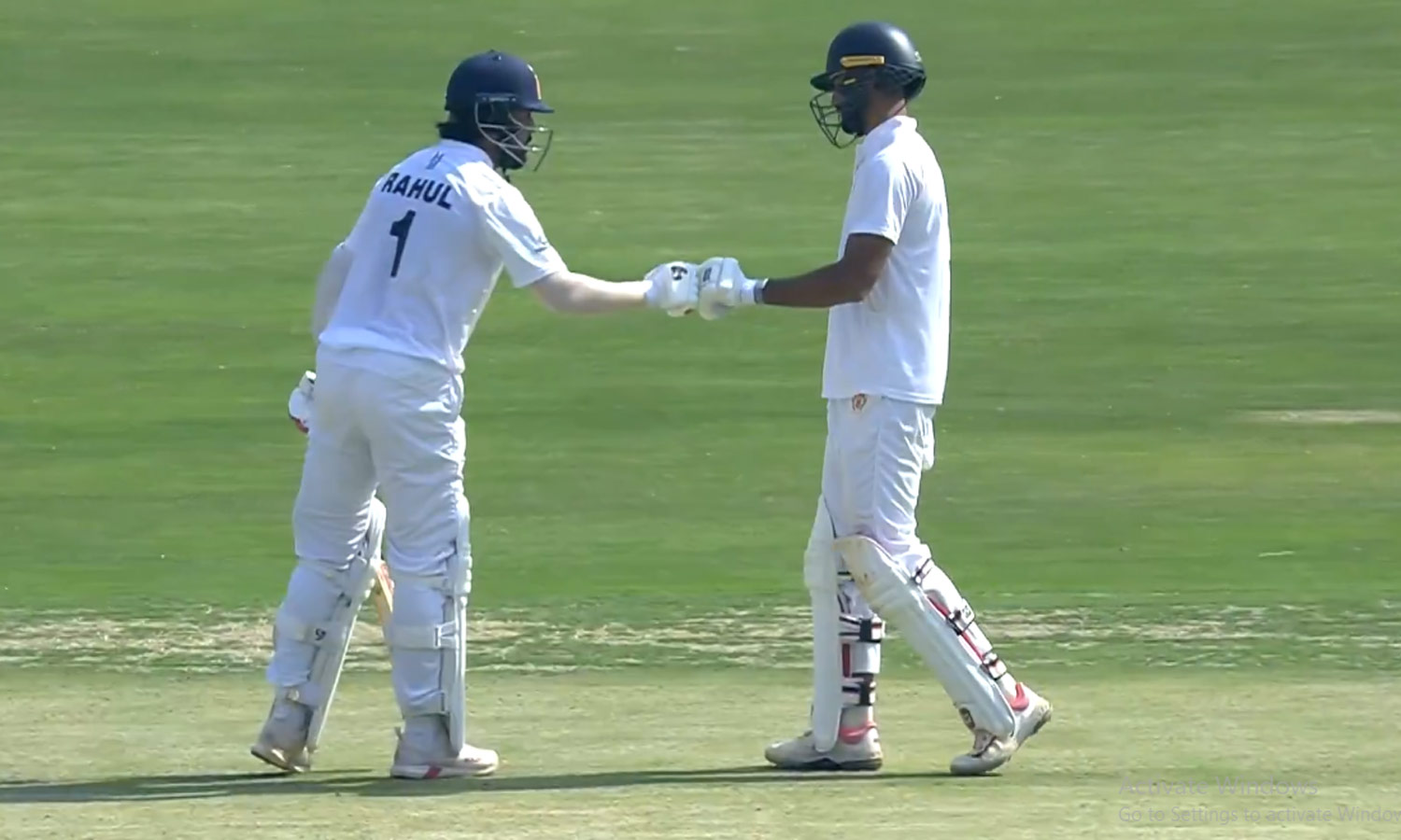 கே.எல்.ராகுல், படிக்கல் அசத்தல் சதம்: முதல் நாளில் 355 ரன் குவித்த கர்நாடகா