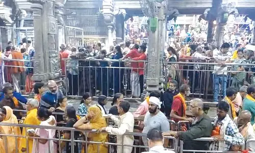 மகா சிவராத்திரியையொட்டி ராமேசுவரம் ராமநாதசுவாமி கோவிலில் ஏராளமான பக்தர்கள் தரிசனம்