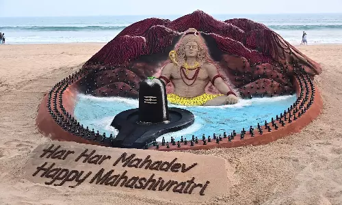 பிரபல மணற்சிற்பக் கலைஞர் சுதர்சன் பட்நாயக்கின் கைவண்ணத்தில் உருவான மகா சிவன்