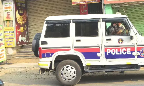 அடகு கடை பூட்டை உடைத்து 40 பவுன் தங்க நகைகள் கொள்ளை