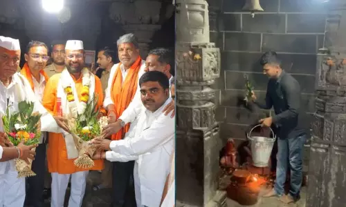 கோவிலில் வழிபாடு செய்த முஸ்லீம் எம்எல்ஏ.. கோமியம் தெளித்து சுத்தம் செய்த பாஜகவினர் - வீடியோ