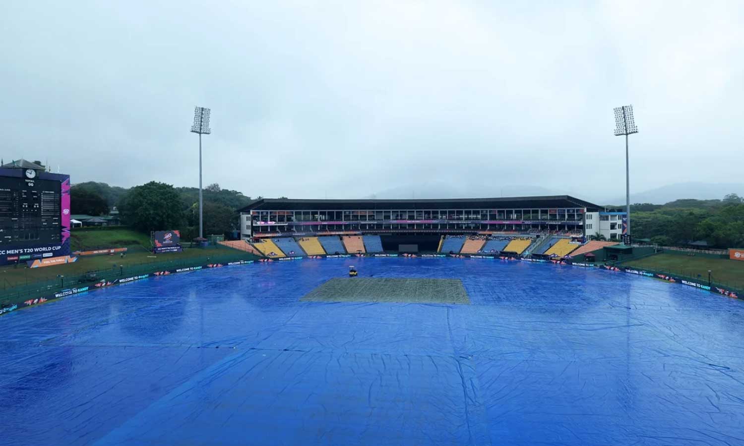 ஜிம்பாப்வே- அயர்லாந்து போட்டி மழையால் தாமதம்: போட்டி ரத்தானால் ஆஸ்திரேலியாவின் நிலை?