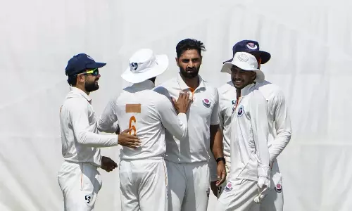 ரஞ்சி டிராபி: 2-வது இன்னிங்சில் 99 ரன்னில் சுருண்ட பெங்கால்- ஜம்மு-காஷ்மீர் இறுதிப் போட்டிக்கு நுழைய பிரகாச வாய்ப்பு