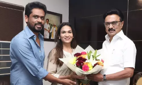 முதலமைச்சர் மு.க.ஸ்டாலினிடம் வாழ்த்து பெற்ற `வித் லவ் தயாரிப்பாளர்கள்!