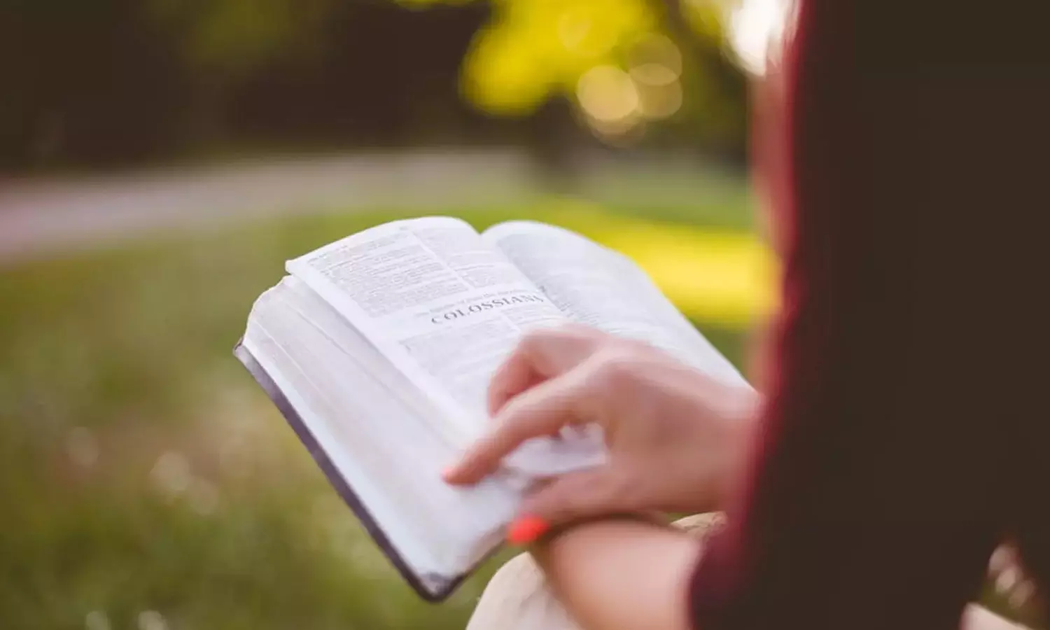 புத்தகம்-வாசிப்பதால்-மனதுக்கும்-உடலுக்கும்-இத்தனை-நன்மைகளா?..-இந்த-10-விஷயம்-தெரியாம-இருக்காதீங்க?