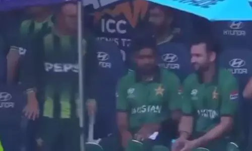 VIDEO: பாட்டிலை தூக்கி எறிந்த பாகிஸ்தான் கேப்டன்... பயிற்சியாளருடன் உச்சகட்ட மோதல்