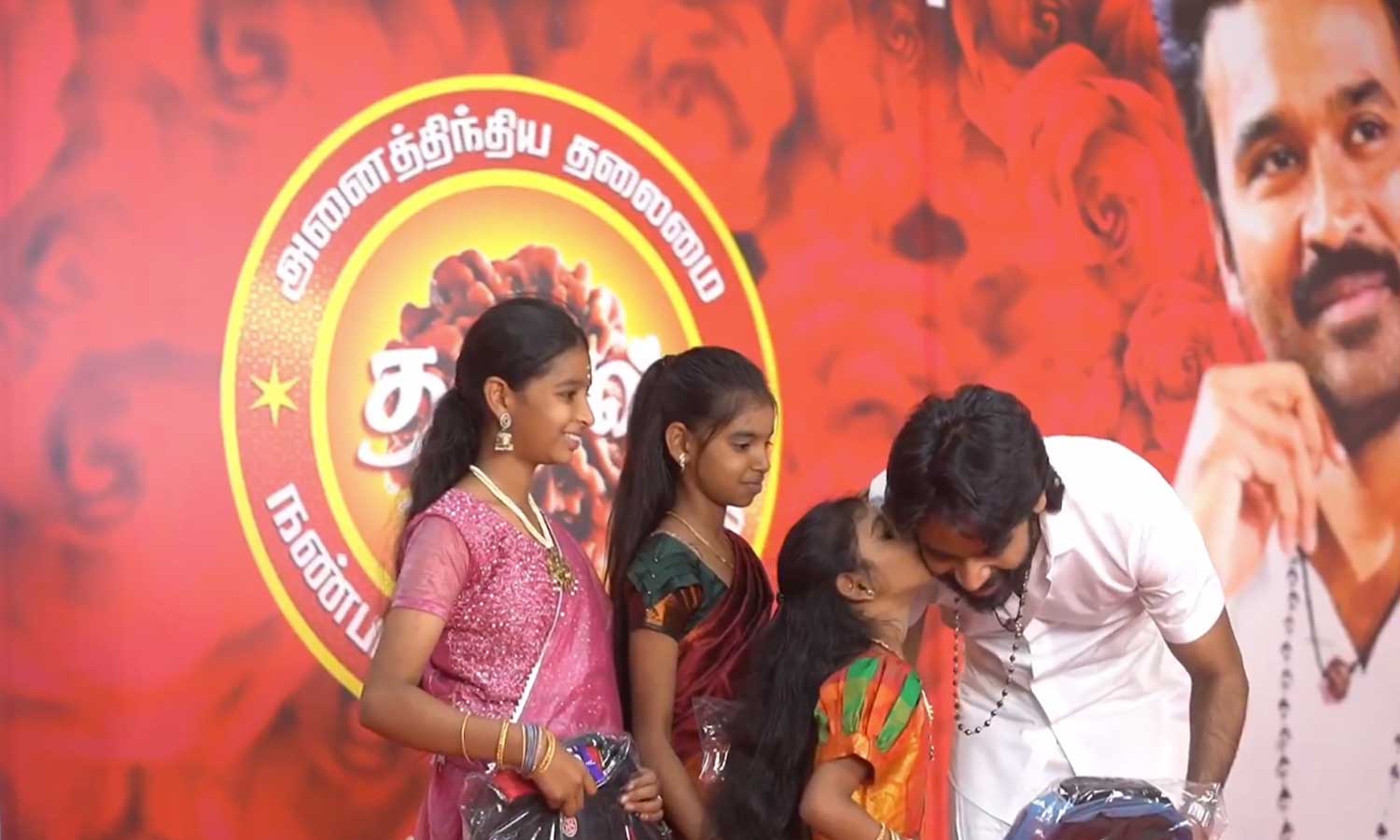 கொங்கு மாவட்டங்களைச் சேர்ந்த ரசிகர்களை சந்தித்தார் நடிகர் தனுஷ் - வைரல் வீடியோ