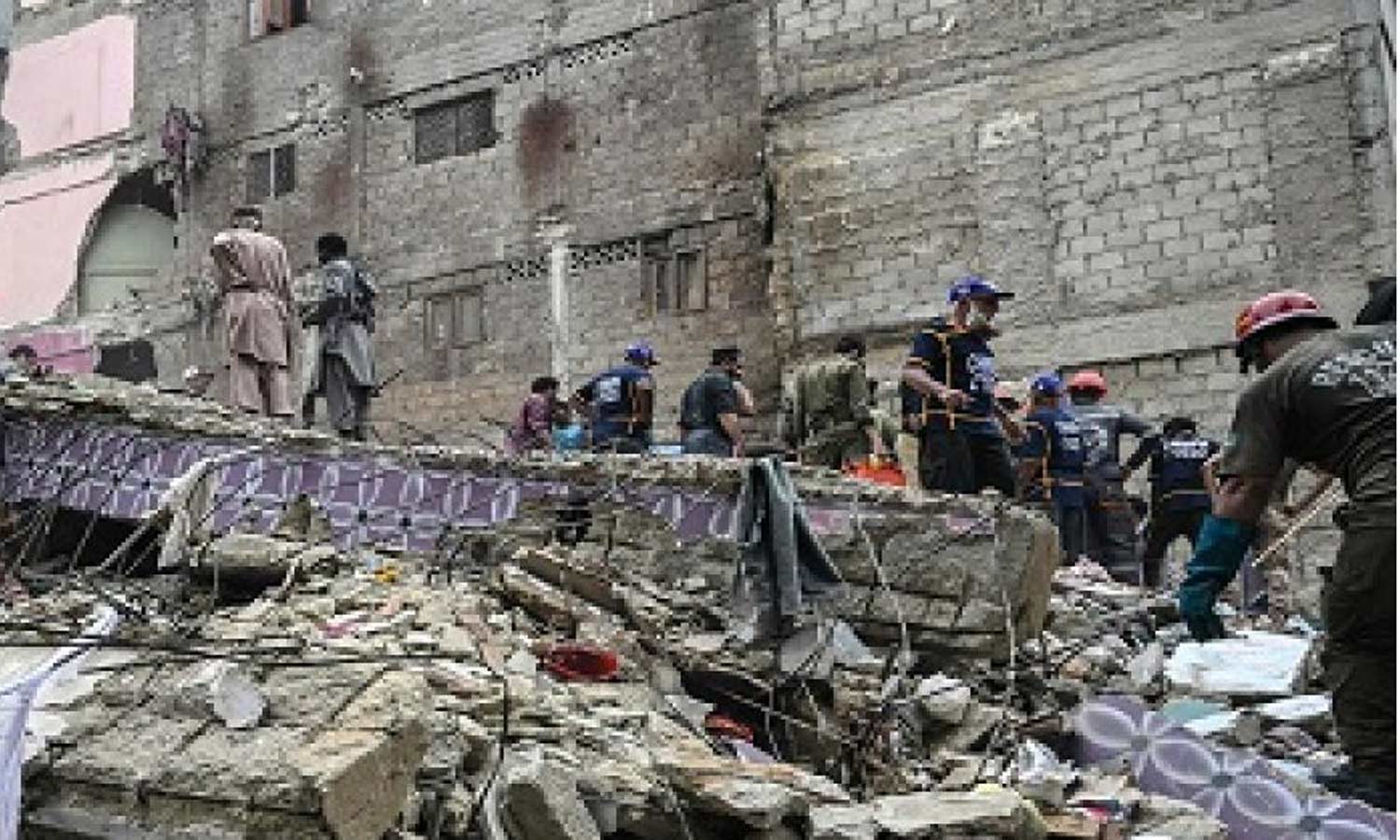 கராச்சியில் சோகம்: கியாஸ் சிலிண்டர் வெடித்து 16 பேர் பலி