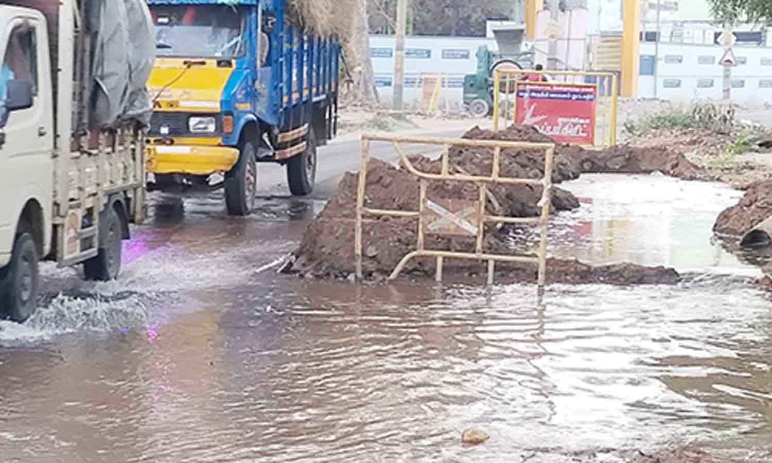 நிலக்கோட்டையில் அடிக்கடி குடிநீர் குழாய்கள் உடைவதால் வீணாகி செல்லும் தண்ணீர்