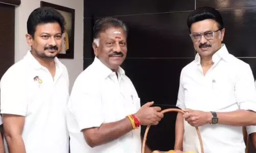 முதல்வர் மு.க. ஸ்டாலினுடன் ஓ. பன்னீர்செல்வம் சந்திப்பு