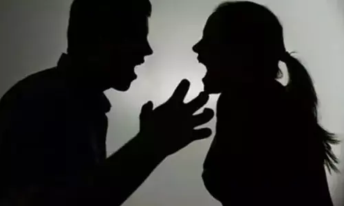 டிவி சத்தத்தால் ஏற்பட்ட தகராறு- 2வது கணவனை கத்தியால் குத்தி கொன்ற மனைவி