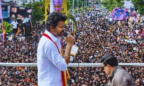 வேலூா் விஜய் கூட்டத்துக்கு 4,900 பேருக்கு அனுமதி