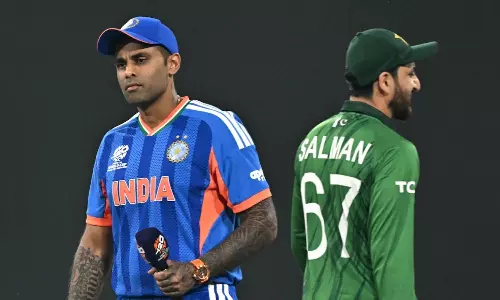 வெறும் காட்சிக்காகத்தான்... மூடிய கதவுகளுக்குப் பின் பேசிக்கொண்டுதான் இருக்கிறார்கள் -  அலெஸ்டர் குக்!