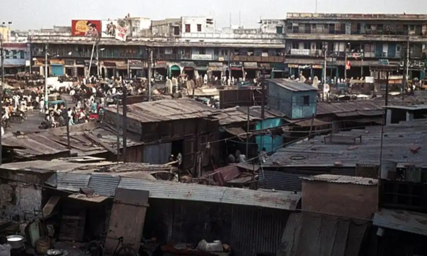 பிரதமர் இல்லம் அருகே உள்ள குடிசைகளை காலி செய்ய உத்தரவு..  வெளியேற்றப்படும் 717 குடும்பங்கள்!