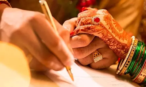 பதிவுத் திருமணம் செய்ய பெற்றோர் சம்மதம் கட்டாயம்.. காதல் ஜோடிகளுக்கு செக் வைத்த குஜராத் அரசு!