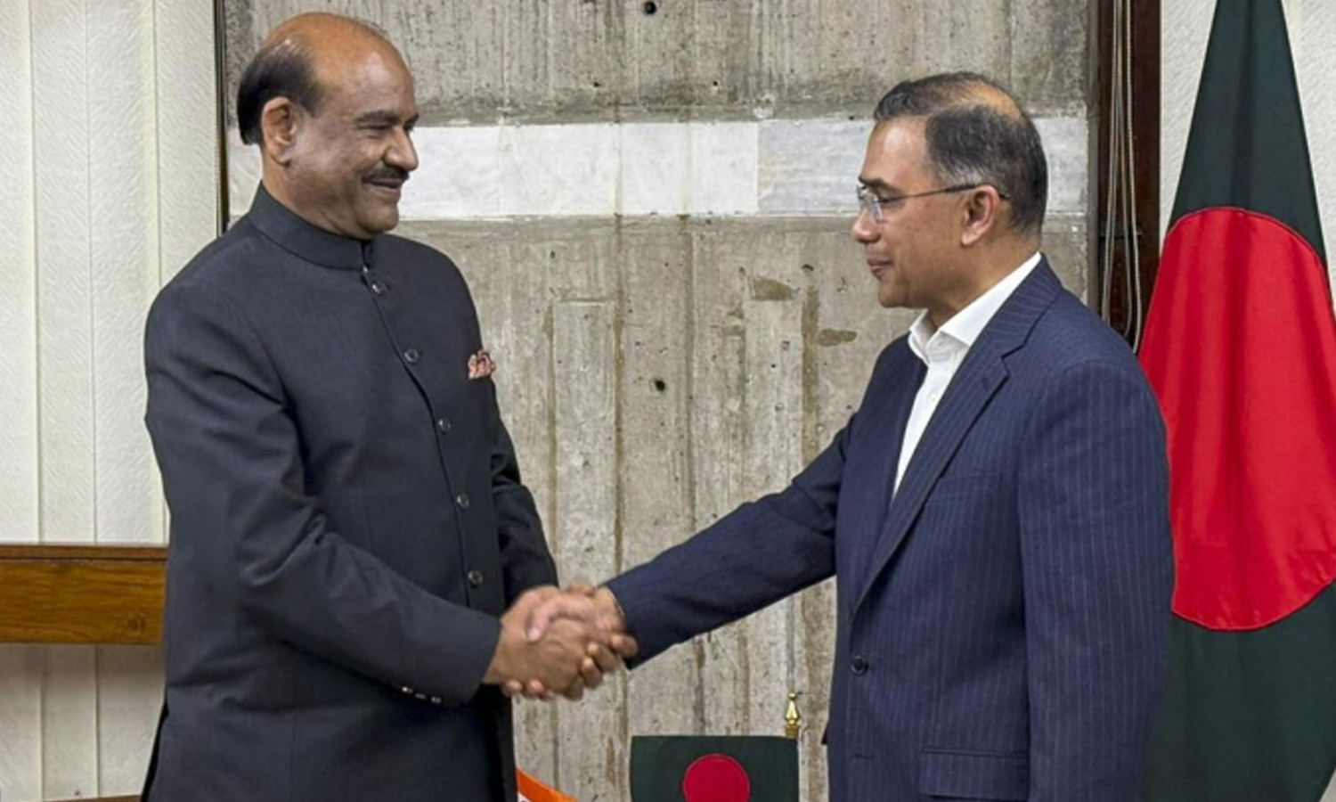 இந்தியா வங்கதேசம் இடையே விசா சேவை மீண்டும் தொடக்கம்