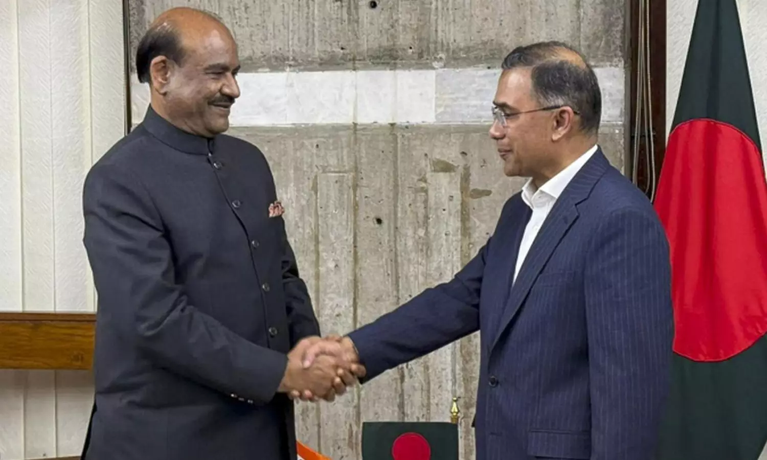 இந்தியா- வங்கதேசம் இடையே விசா சேவை மீண்டும் தொடக்கம் இந்தியா- வங்கதேசம் இடையே விசா சேவை மீண்டும் தொடக்கம்