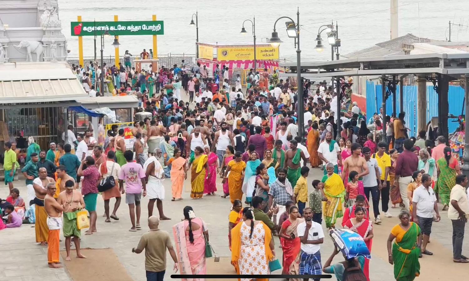 விடுமுறை தினம், முகூர்த்த நாள் - திருச்செந்தூர் கோவிலில் குவிந்த பக்தர்கள்