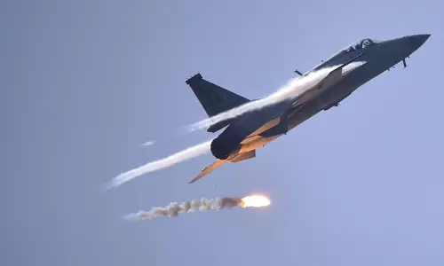 ஆப்கானிஸ்தான் எல்லைப் பகுதிகளில் பாகிஸ்தான் வான்வழித் தாக்குதல்- 20 பயங்கரவாதிகள் பலி