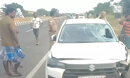 பாதயாத்திரையாக சென்ற பக்தர்கள் மீது கார் மோதி விபத்து - 2 பேர் பலி