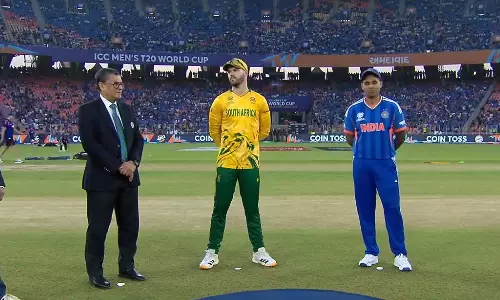 டி20 உலகக் கோப்பை 2026: சூப்பர் 8 போட்டியில் டாஸ் வென்ற தென் ஆப்பிரிக்கா பேட்டிங் தேர்வு