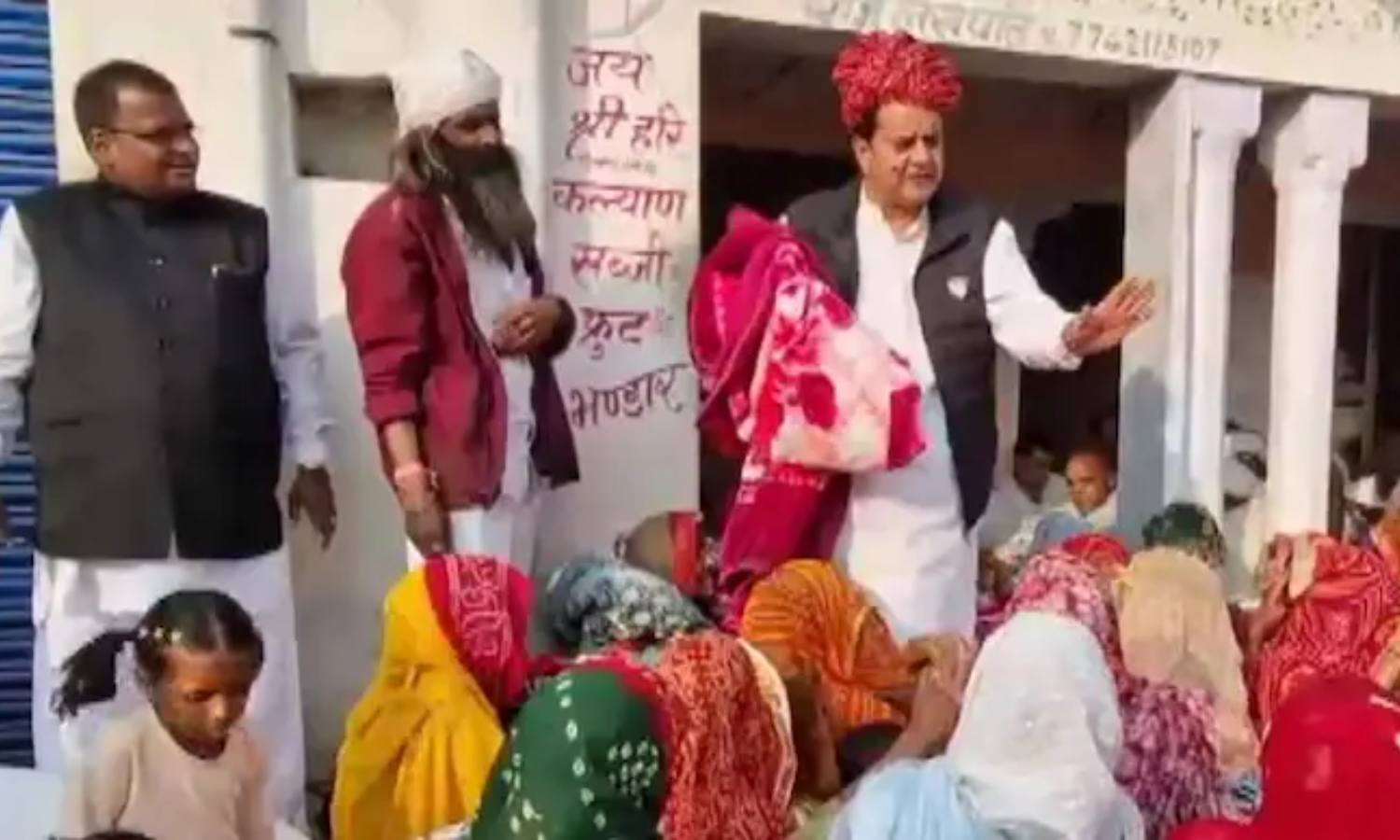 'மோடியை திட்டுபவர்களுக்கு'... நிகழ்வில் முஸ்லிம் பெண்களிடம் வழங்கிய போர்வையைத் திரும்பப் பெற்ற பாஜக தலைவர்