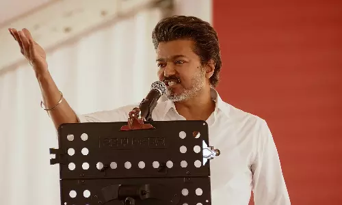 நானும் மக்களும் வேறு வேறல்ல.. ரத்தமும் சதையும் போல்..!- ஆக்ரோஷமாக பேசிய விஜய்