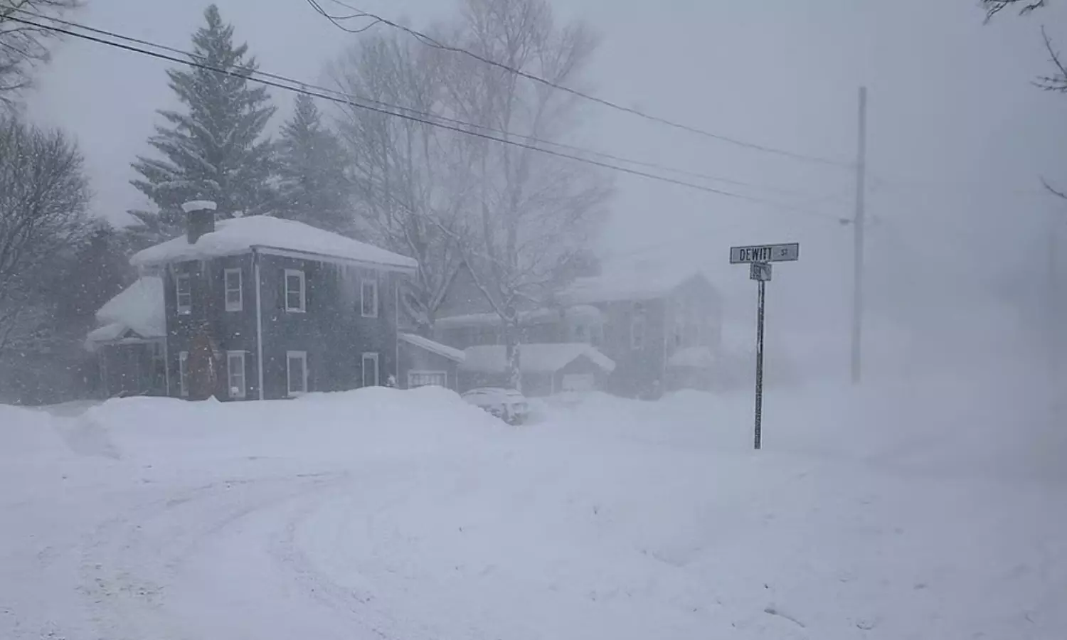 பனிப்புயலில் சிக்கித்தவிக்கும் அமெரிக்கா... 11,000 விமானங்கள் ரத்து..! பனிப்புயலில் சிக்கித்தவிக்கும் அமெரிக்கா... 11,000 விமானங்கள் ரத்து..!