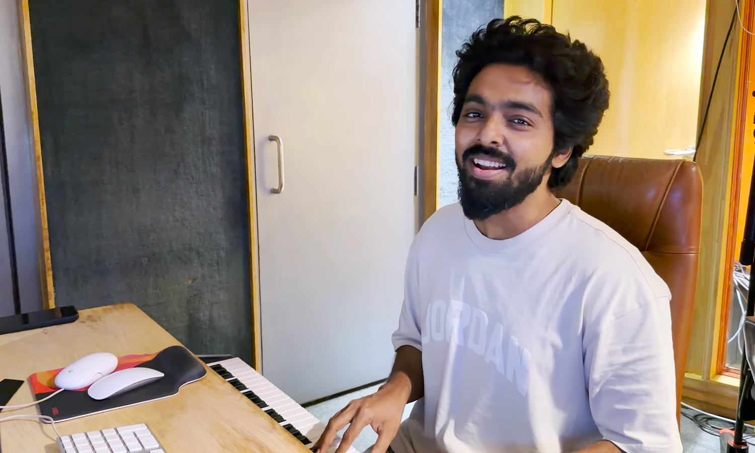 யூத் திரைப்படத்தின் முட்ட கலக்கி Unplugged வெளியீடு