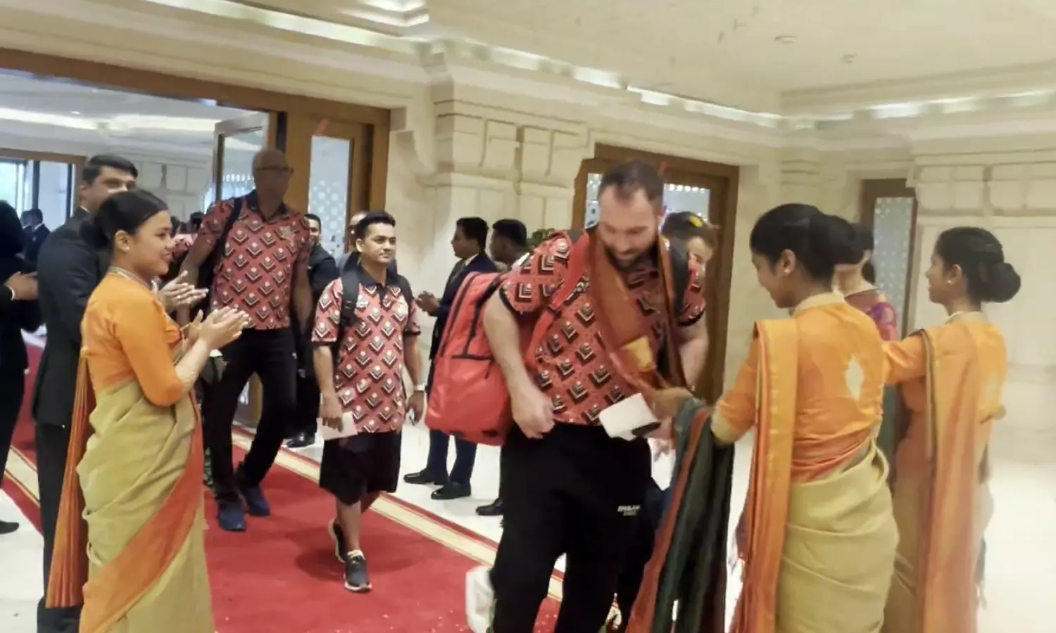 டி20-உலகக்-கோப்பை-2026:-இந்தியாவுக்கு-எதிரான-சூப்பர்-8-போட்டியில்-பங்கேற்க-சென்னை-வந்த-ஜிம்பாப்வே-அணியினர்