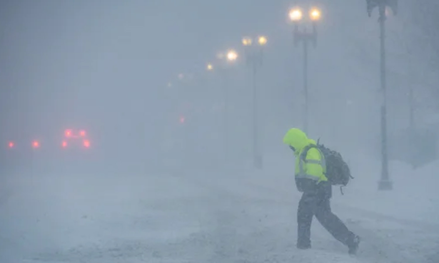 பனிப்புயலால் 153 ஆண்டுகால நாளிதழ் வெளியீடு முதல் முறையாக நிறுத்தம்