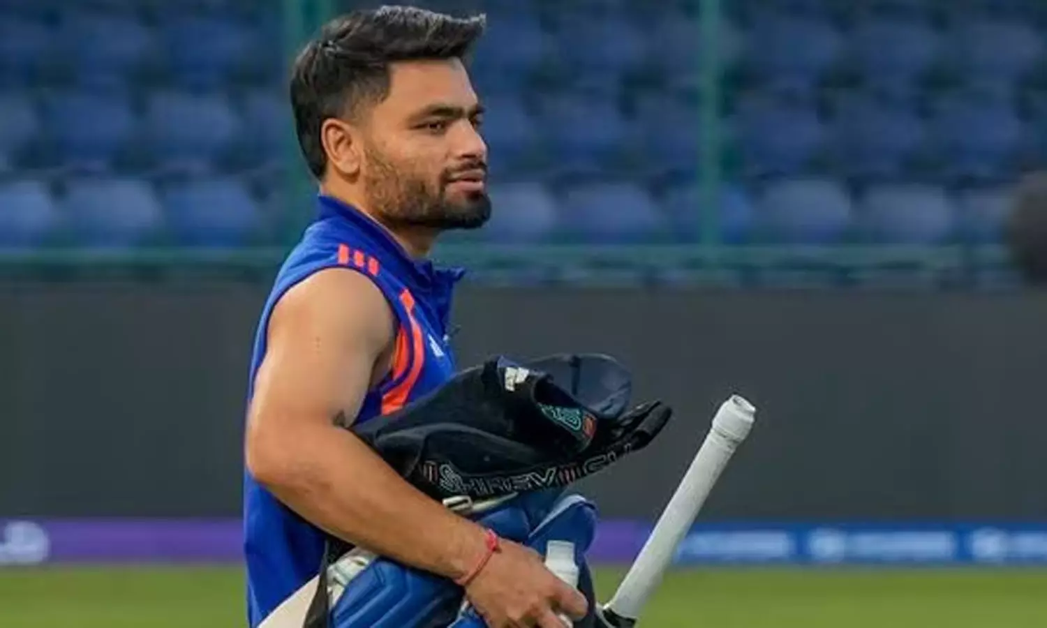 அவசரமாக-சொந்த-ஊர்-திரும்பிய-அதிரடி-வீரர்:-இதுதான்-காரணம்