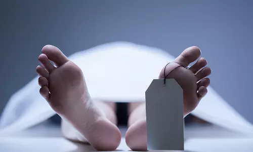 காருக்குள் பிணமாக கிடந்த புதுமாப்பிள்ளை... போலீசார் விசாரணை