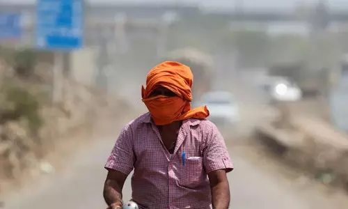 தமிழ்நாட்டில் சுட்டெரிக்க தொடங்கிய வெயில்- அதிகபட்சமாக ஈரோட்டில் 100 டிகிரி பதிவு
