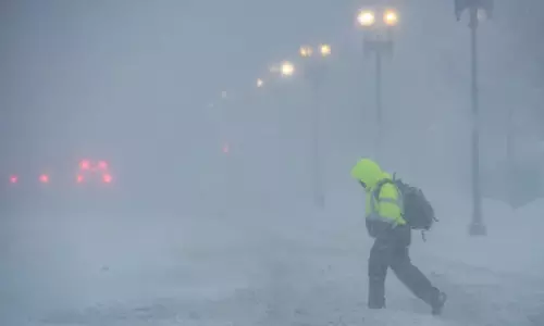 பனிப்புயலால் 153 ஆண்டுகால நாளிதழ் வெளியீடு முதல் முறையாக நிறுத்தம்