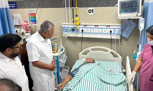 எதிர்க்கட்சிப் போராட்டத்தில் காயமடைந்த அமைச்சர் வீணா ஜார்ஜ்.. மருத்துவமனை விரைந்த பினராயி விஜயன்