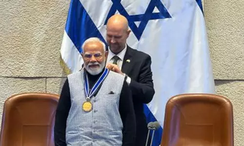 இஸ்ரேல் நாடாளுமன்றத்தின் உயரிய விருது பெற்றார் பிரதமர் மோடி