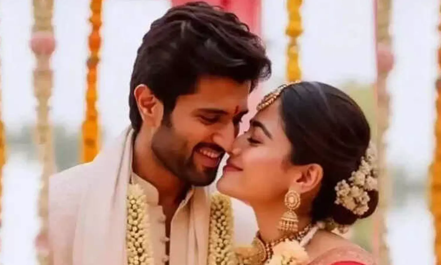 உதய்ப்பூரில்-கோலாகலமாக-நடைபெற்ற-விஜய்-தேவரகொண்டா--ராஷ்மிகா-திருமணம்