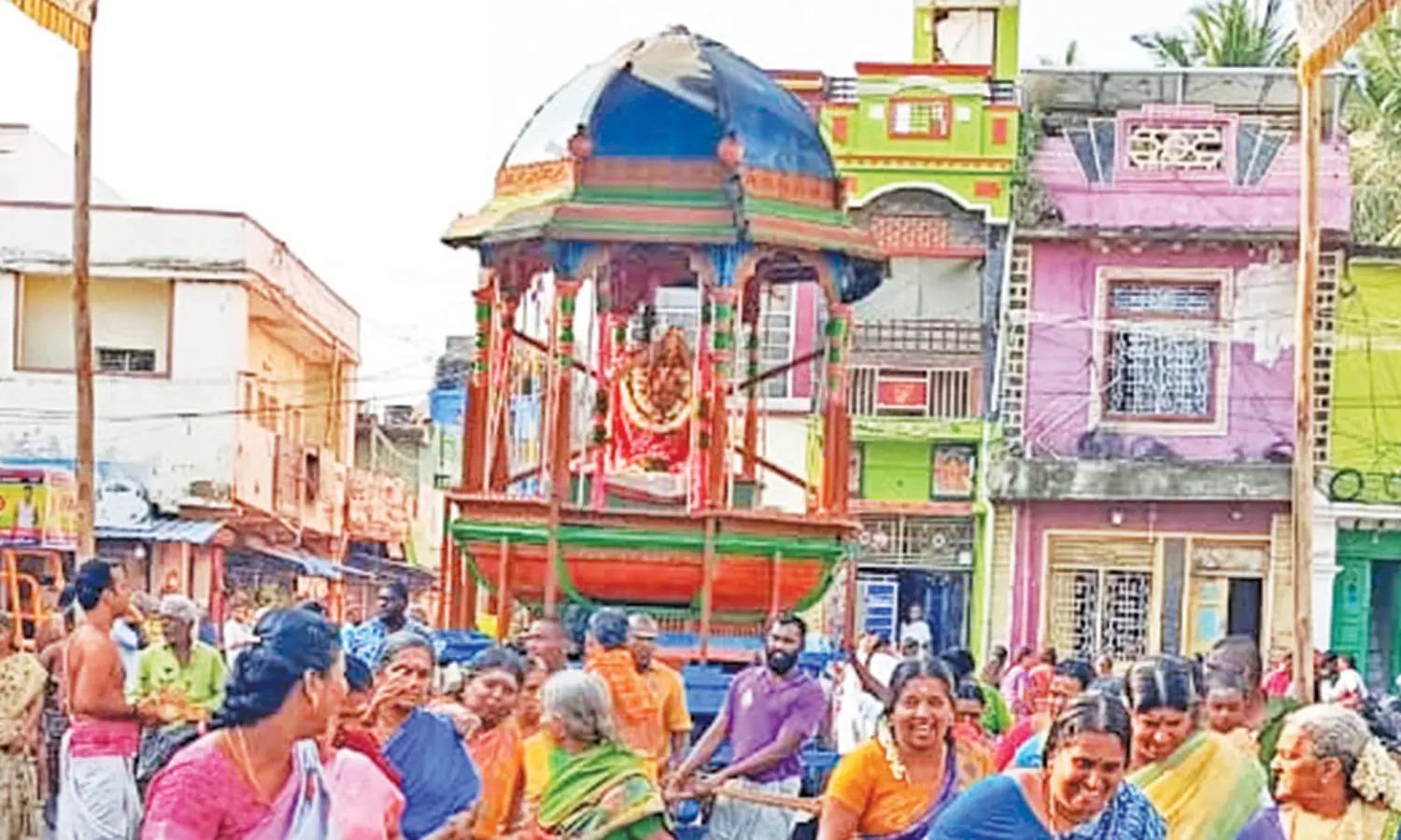 மாசித்திருவிழா-6-ம்-நாள்:-திருச்செந்தூர்-கோவிலில்-கோ-ரதத்தில்-சுவாமி-வீதி-உலா