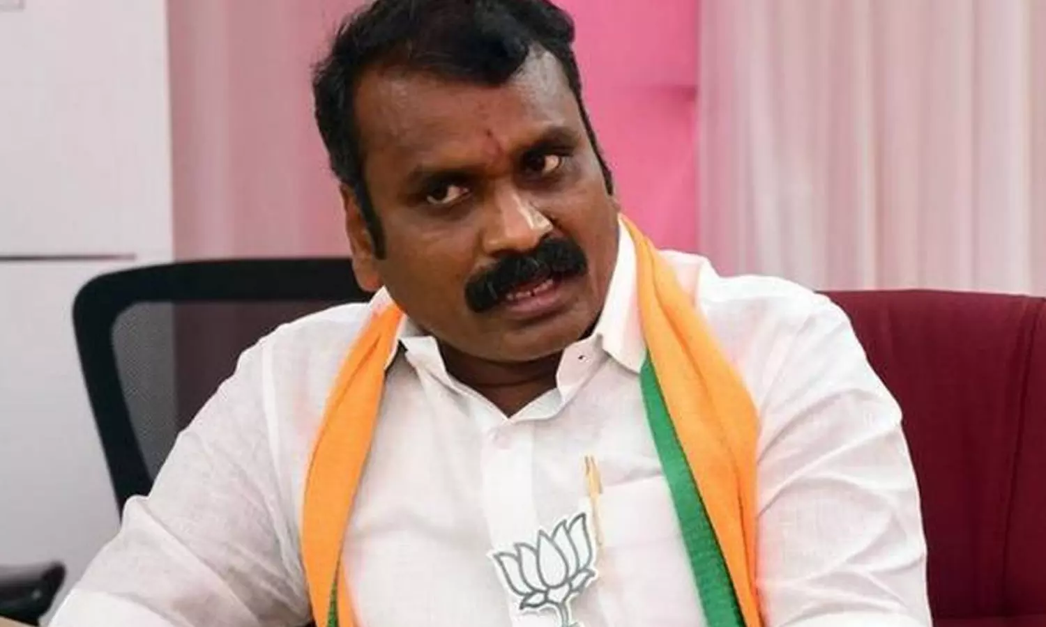 எழும்பூர் - திருச்சி இடையேயான விரைவு ரெயில் பெண்ணாடத்தில் நின்று செல்லும்- நன்றி கூறிய எல்.முருகன் எழும்பூர் - திருச்சி இடையேயான விரைவு ரெயில் பெண்ணாடத்தில் நின்று செல்லும்- நன்றி கூறிய எல்.முருகன்