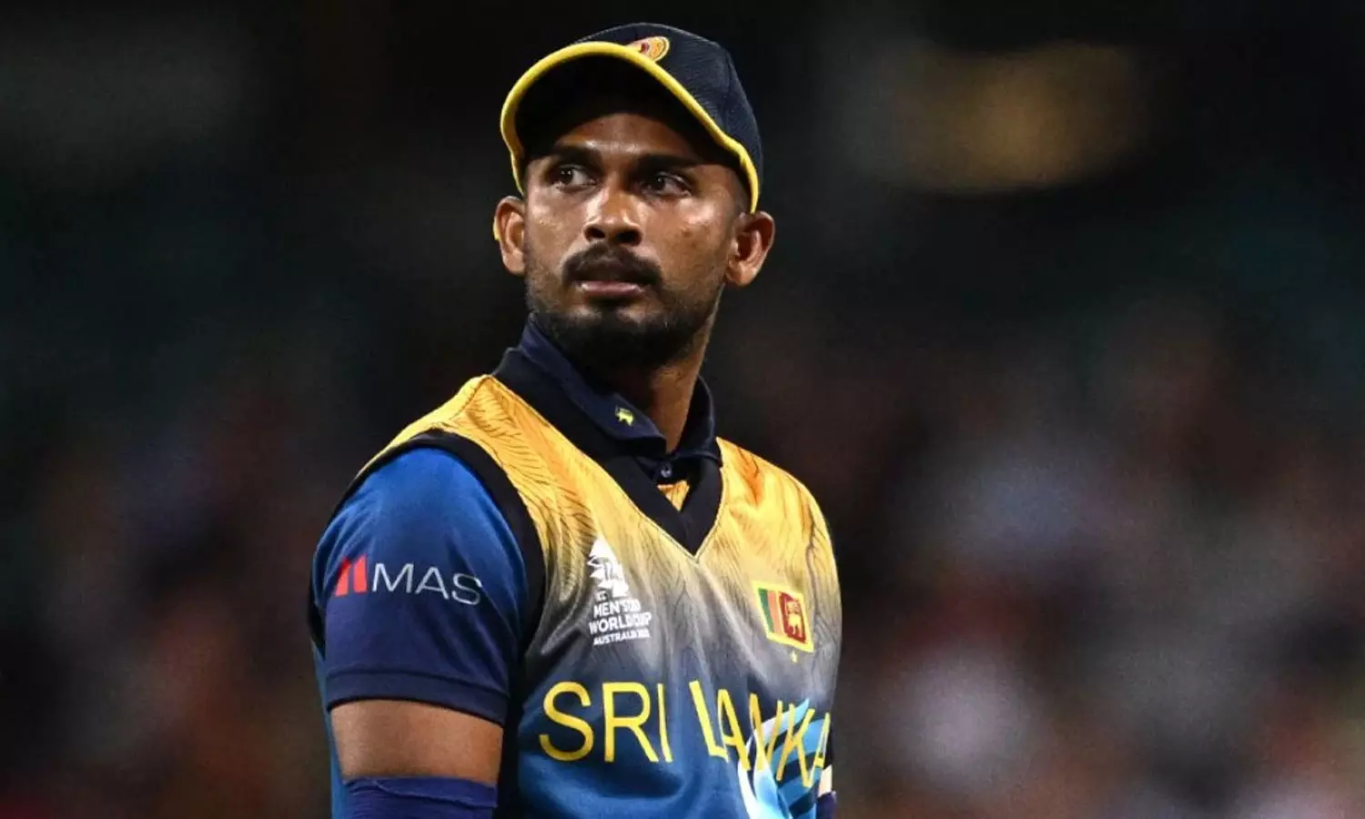 ரசிகர்களிடம் மன்னிப்பு கேட்ட இலங்கை அணி கேப்டன் ரசிகர்களிடம் மன்னிப்பு கேட்ட இலங்கை அணி கேப்டன்