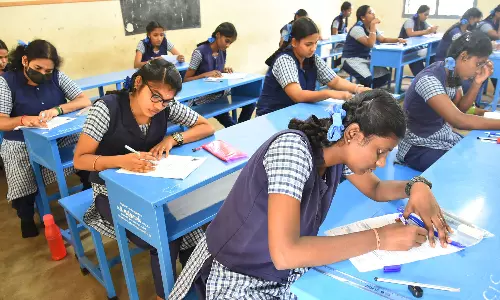 10, 11, 12-ம் வகுப்பு பொதுத்தேர்வு வினாத்தாளில் பிழையா?- அரசு தேர்வுகள் இயக்ககம் முக்கிய அறிவிப்பு 10, 11, 12-ம் வகுப்பு பொதுத்தேர்வு வினாத்தாளில் பிழையா?- அரசு தேர்வுகள் இயக்ககம் முக்கிய அறிவிப்பு