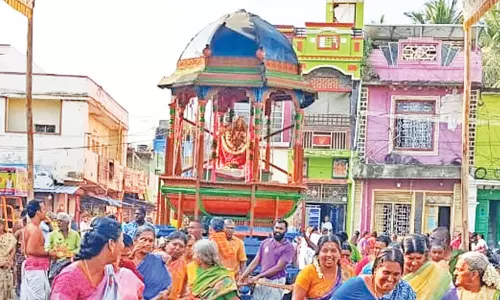 மாசித்திருவிழா 6-ம் நாள்: திருச்செந்தூர் கோவிலில் கோ ரதத்தில் சுவாமி வீதி உலா